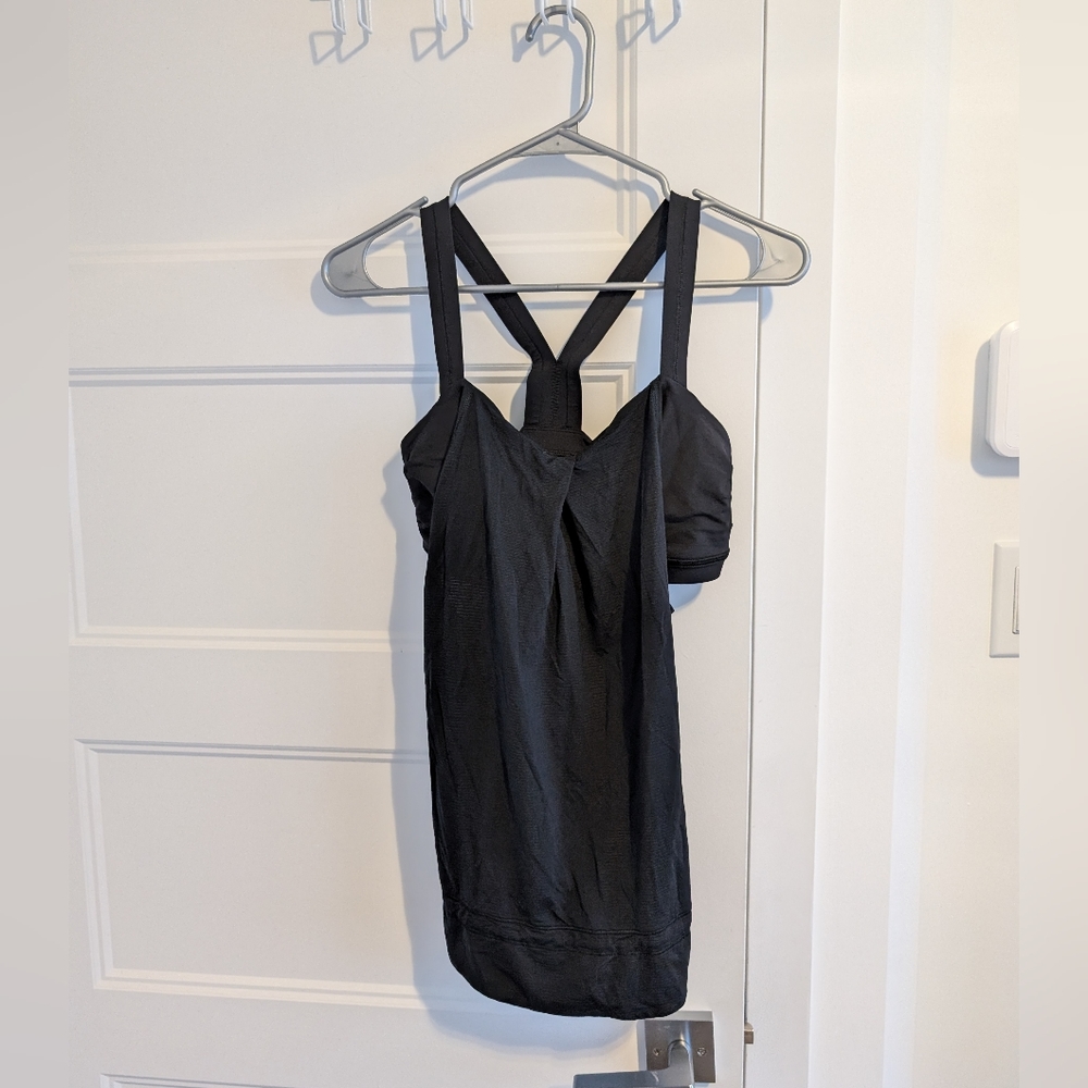 Lululemon/Black Top sz 6